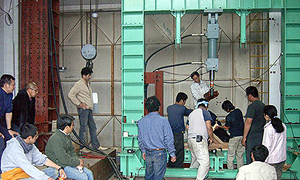 �\������2